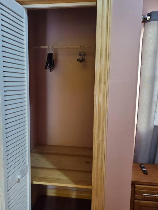 Upstairs 2 Bedroom Avalon Regia Apartment Georgetown Eksteriør billede